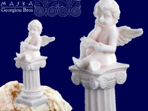 Aniołek czytający książkę -alabaster grecki