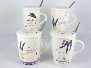 Kubek z pokrywką i łyżeczką. Mix wzorów - lavenda